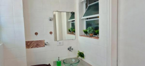 Quarto Privativo a 4 Minutos a pé da Praia da Pitangueias, Guarujá
